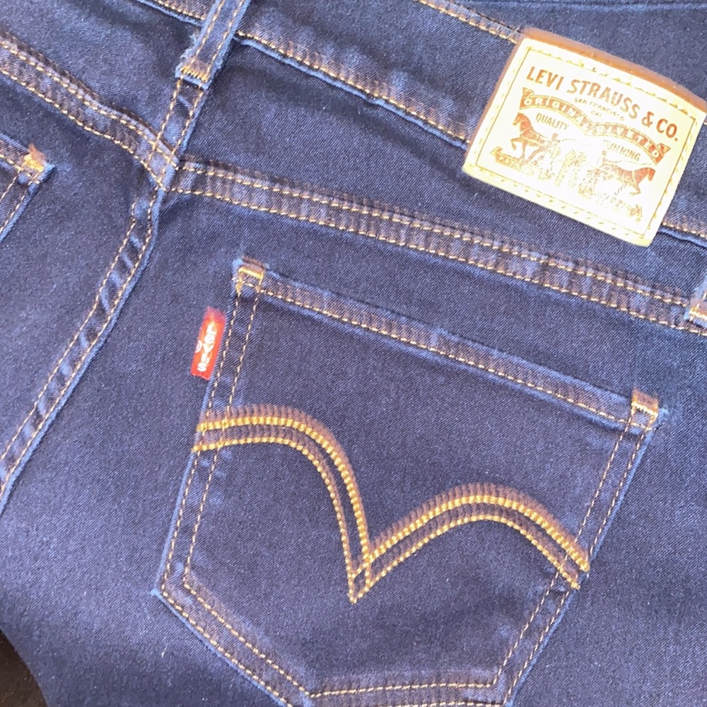 🔥DaRk BLuE like new Levi Jeans🔥 - Picture 3 of 12